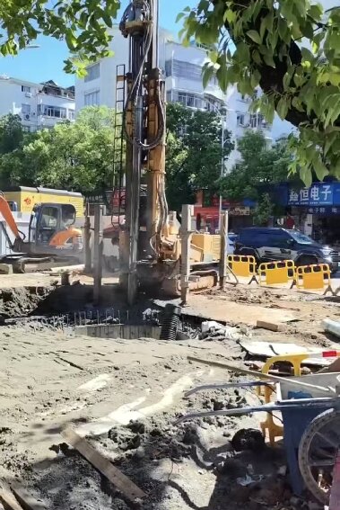 东西湖区岩石井